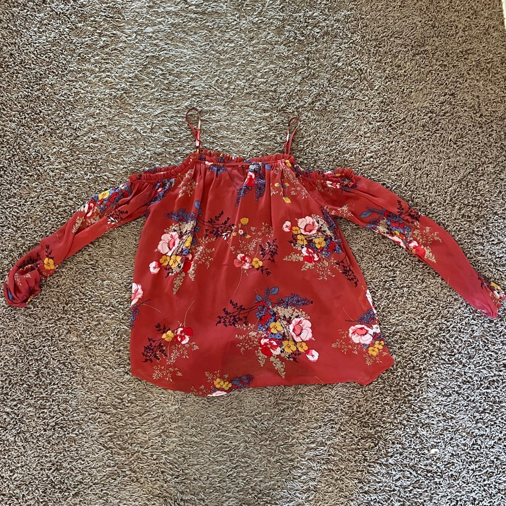 Doe & Rae Cold Shoulder top